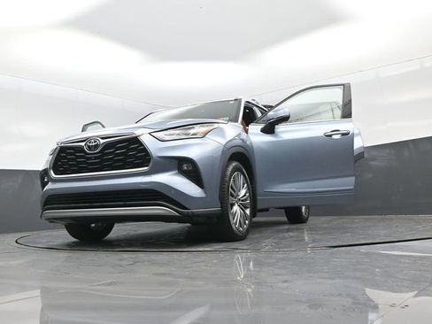 Used 2020 Toyota Highlander Platinum image 23