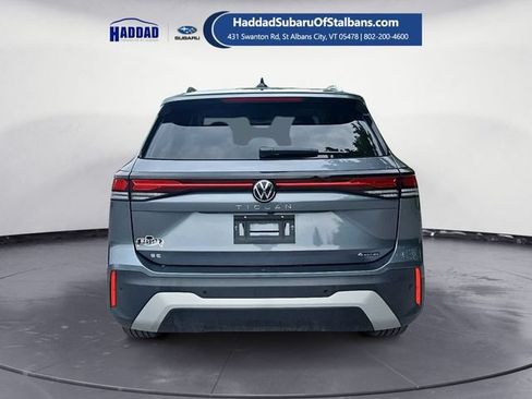 Used 2025 Volkswagen Tiguan SE AWD/4WD image 4