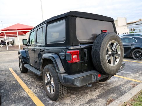 Used 2019 Jeep Wrangler Unlimited Sahara AWD/4WD image 10
