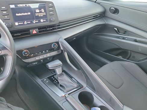 Certified 2025 Hyundai Elantra Sport w/ Cargo Package image 14