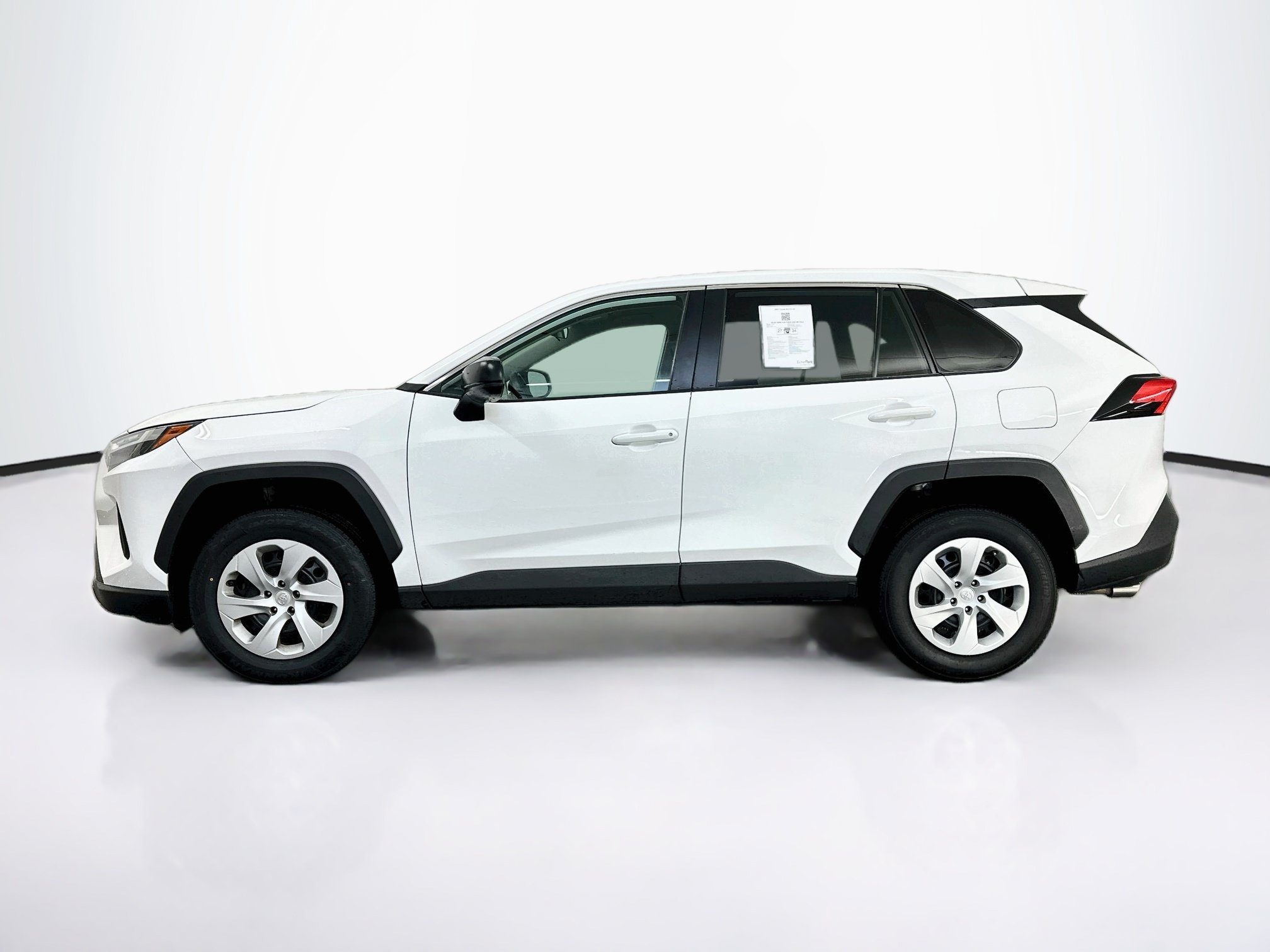 Used 2025 Toyota RAV4 LE AWD/4WD image 4