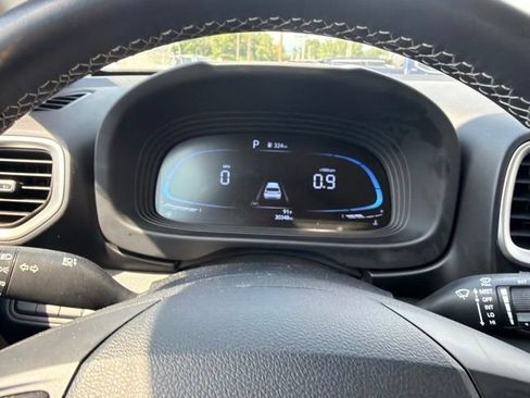 Used 2025 Hyundai Venue SEL FWD image 39