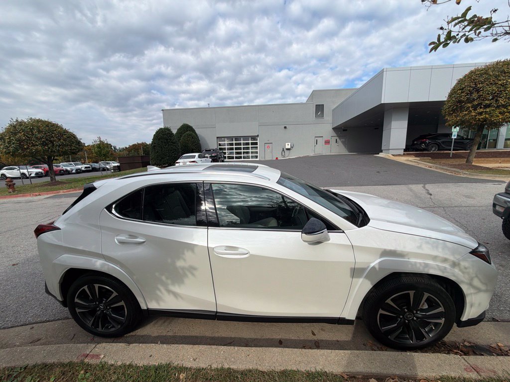 Used 2024 Lexus UX 250h AWD w/ Premium Package image 4