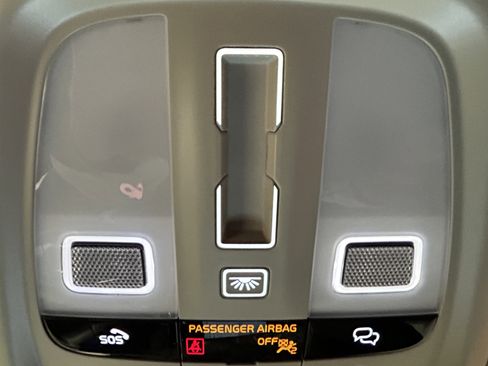 Used 2025 Volvo XC40 B5 Ultra w/ Climate Package image 38