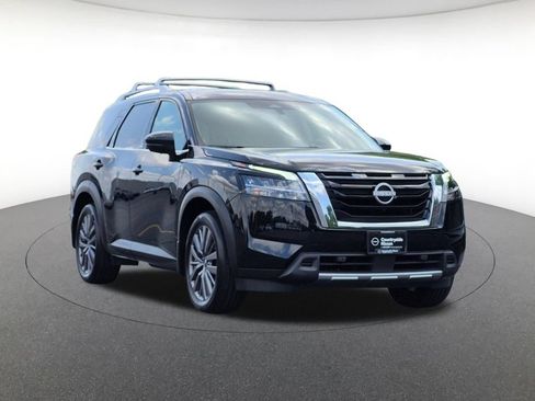 Used 2024 Nissan Pathfinder SL w/ SL Premium Package AWD/4WD image 3