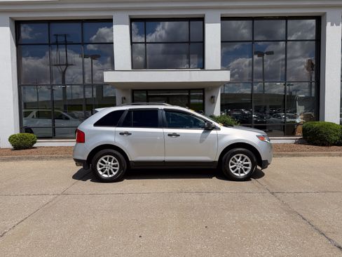 Used 2013 Ford Edge SE FWD image 3