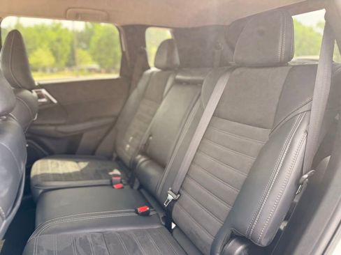 Used 2025 Mitsubishi Outlander SE FWD image 18