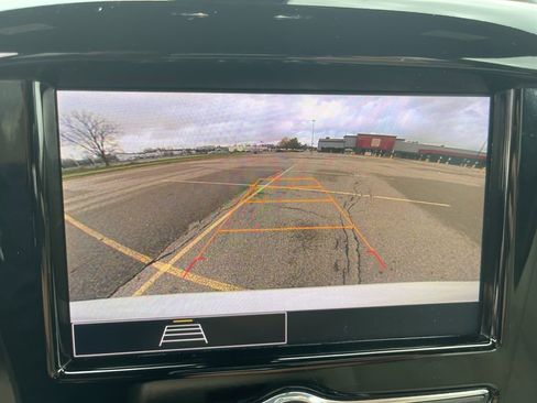 Used 2022 Chevrolet Traverse LS image 17