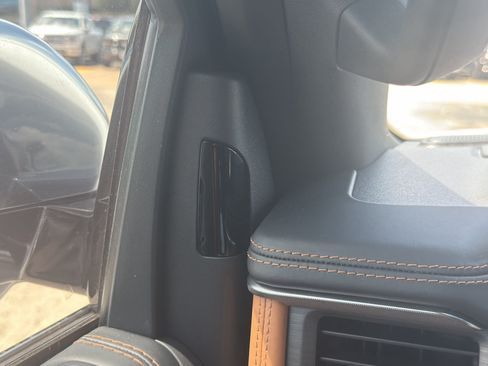 Used 2024 Ford Expedition Platinum RWD image 39