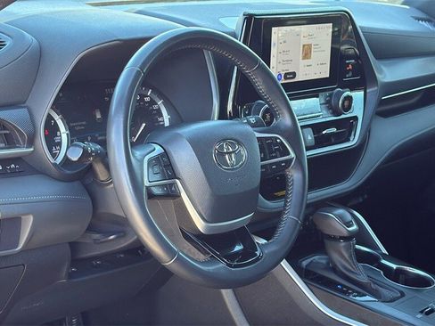 Used 2024 Toyota Highlander XSE image 7