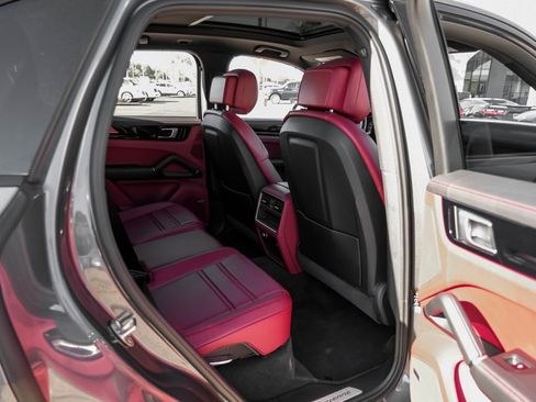 Used 2019 Porsche Cayenne image 48