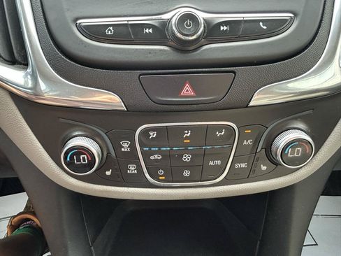 Used 2018 Chevrolet Equinox LT FWD image 24