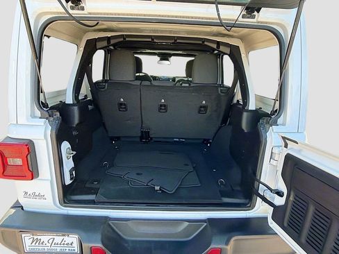 Used 2024 Jeep Wrangler Sahara image 13