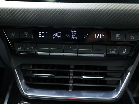 Used 2024 Audi e-tron GT Premium Plus w/ Performance Package image 33