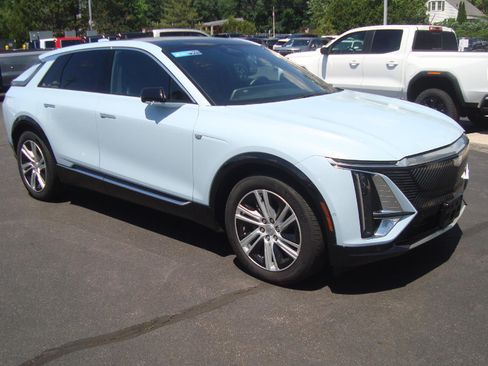 Used 2024 Cadillac Lyriq Tech w/ Driver Assist Package AWD/4WD image 3