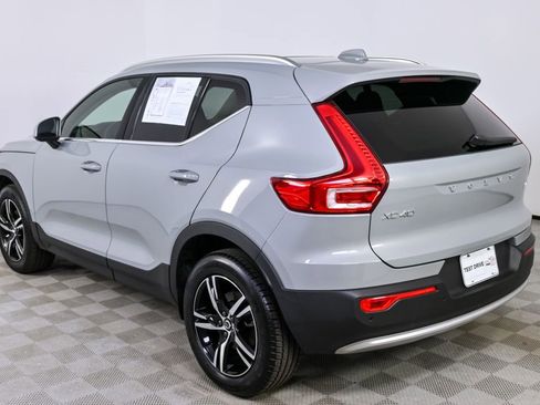Certified 2025 Volvo XC40 B5 Core image 4
