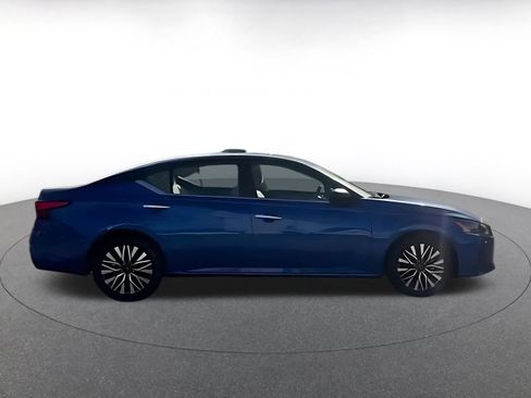 Used 2025 Nissan Altima 2.5 SV image 10