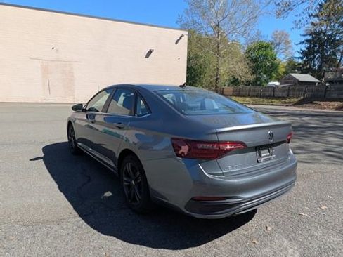 Used 2024 Volkswagen Jetta SE w/ Panoramic Sunroof Package FWD image 1