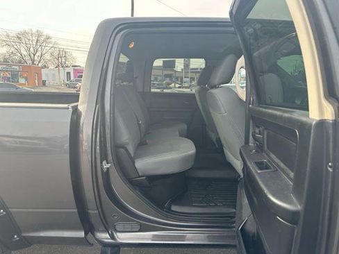 Used 2016 RAM 2500 Tradesman w/ Chrome Appearance Group image 16