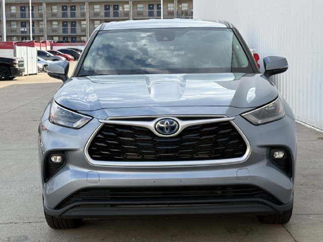 Used 2023 Toyota Highlander LE FWD image 8