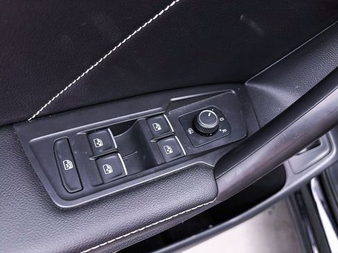 Used 2022 Volkswagen Tiguan SE FWD image 17