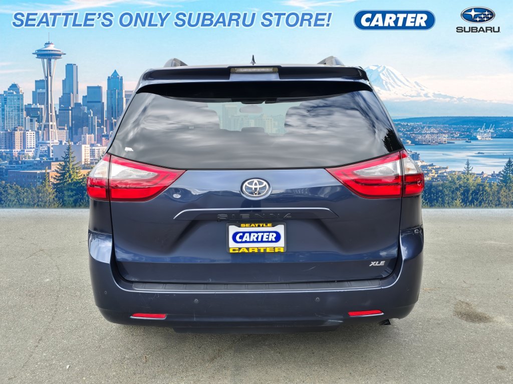 Used 2020 Toyota Sienna XLE w/ XLE Navigation Package FWD image 4