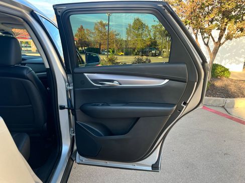 Used 2017 Cadillac XT5 Luxury w/ Driver Awareness Package image 20