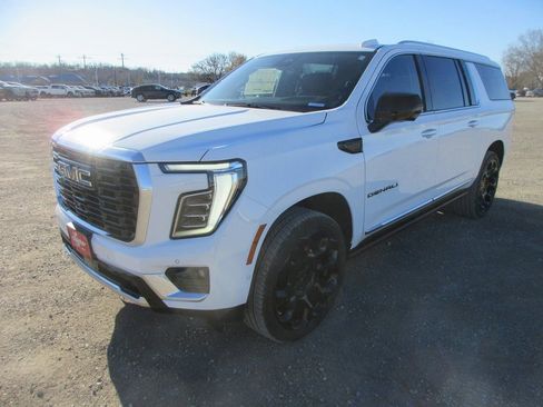 New 2026 GMC Yukon XL Denali w/ Denali Reserve Package image 9