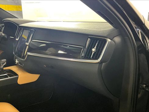 Used 2018 Volvo S90 T6 Momentum image 18