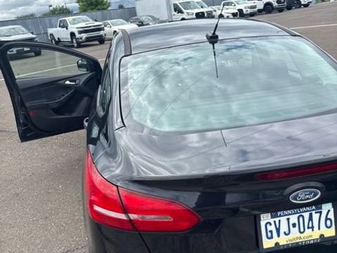 Used 2015 Ford Focus SE FWD image 16