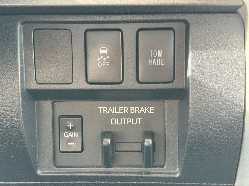 Used 2018 Toyota Tundra SR5 w/ SR5 Upgrade Package AWD/4WD image 33