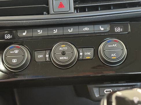 Used 2024 Volkswagen Jetta SE FWD image 16