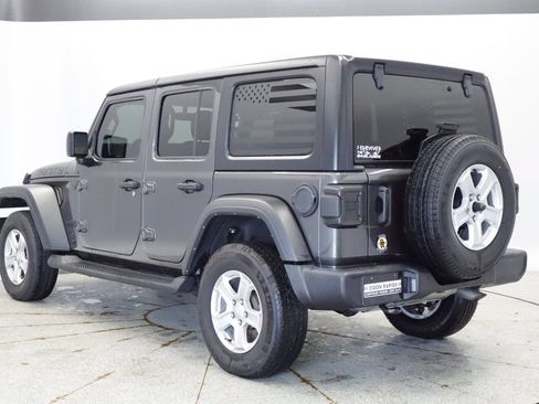 Used 2022 Jeep Wrangler Unlimited Sport AWD/4WD image 3