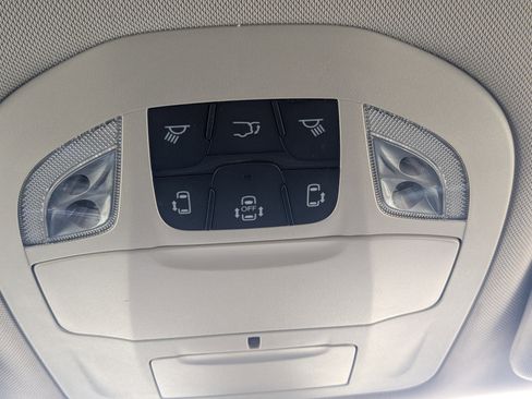 Used 2018 Chrysler Pacifica Touring Plus FWD image 29