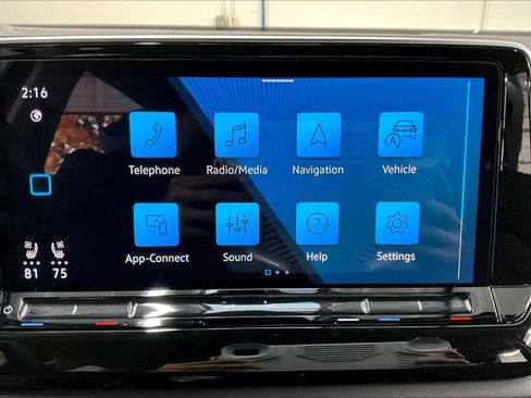 Used 2025 Volkswagen Atlas SE w/ Black Wheel Package image 36