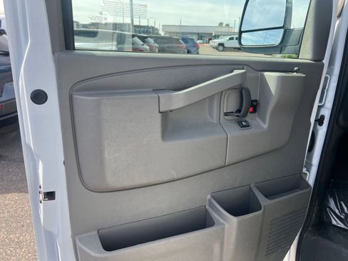 Used 2025 Chevrolet Express 3500 LT w/ LT Preferred Equipment Group RWD image 20