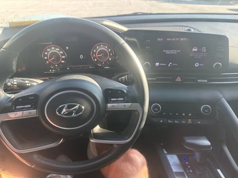 Used 2021 Hyundai Elantra SEL w/ Convenience Package FWD image 16