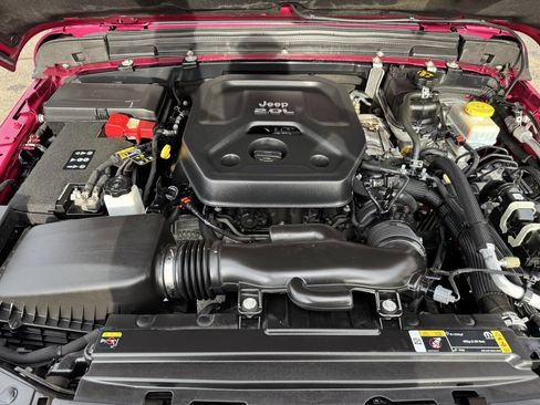 Used 2022 Jeep Wrangler Unlimited Rubicon w/ Dual Top Group image 26