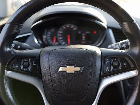 Used 2019 Chevrolet Trax LT w/ LT Convenience Package image 10