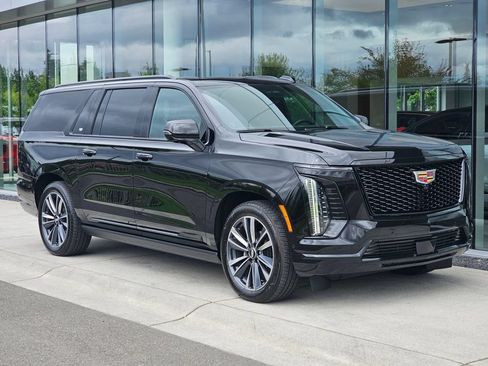 Certified 2026 Cadillac Escalade ESV Sport w/ Touring Package AWD/4WD image 7