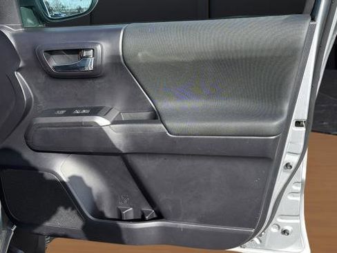 Used 2020 Toyota Tacoma TRD Off-Road w/ Technology Package image 25