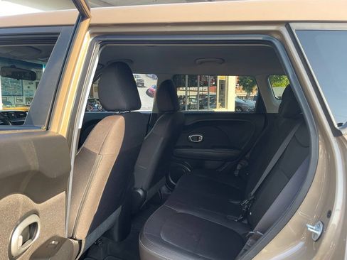 Used 2016 Kia Soul FWD image 24