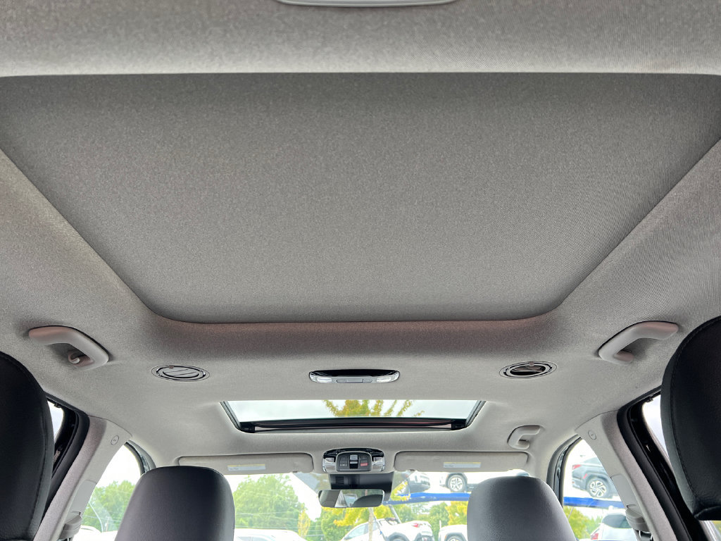 Used 2023 Hyundai Palisade Limited w/ Winter Package FWD image 22