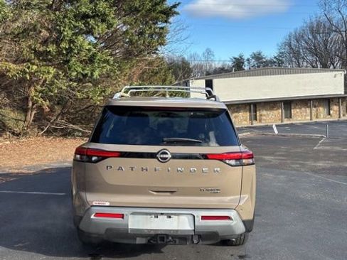 Used 2024 Nissan Pathfinder Platinum image 8