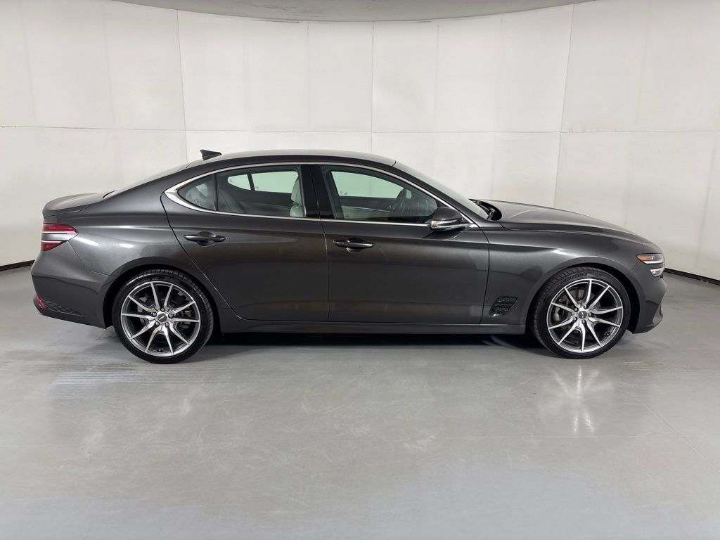 Used 2023 Genesis G70 2.0T RWD image 9