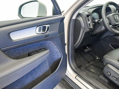 Certified 2025 Volvo XC40 B5 Plus w/ Climate Package image 23