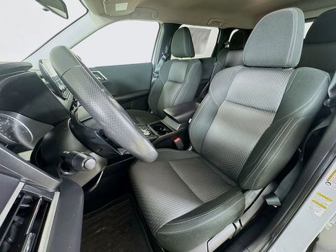 Used 2024 Mitsubishi Outlander ES image 12