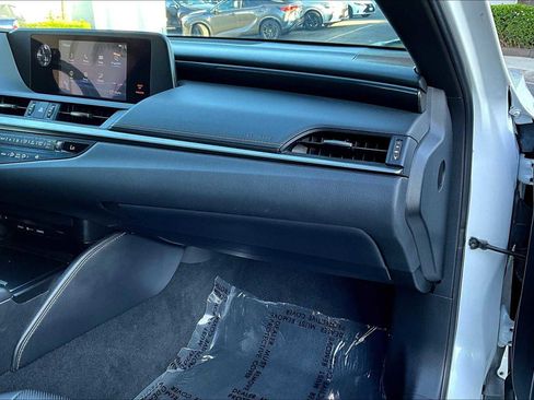 Used 2019 Lexus ES 300h image 17