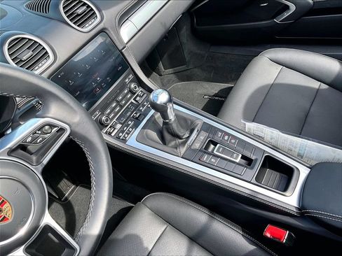 Certified 2024 Porsche 718 Boxster RWD image 17