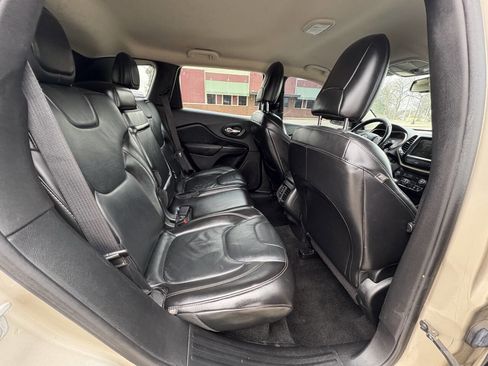 Used 2015 Jeep Cherokee Limited image 20